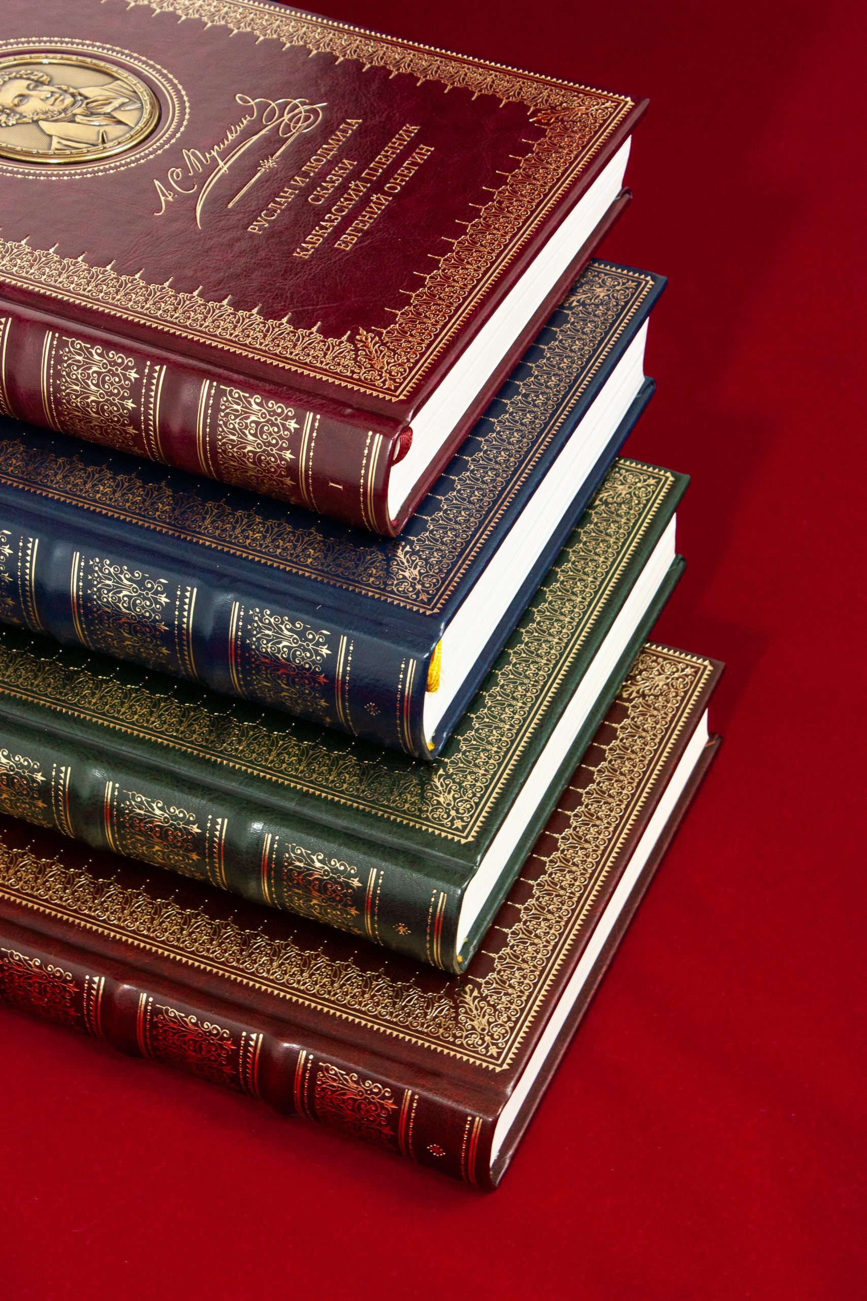 Пушкин А. С. «Избранные сочинения», Толстой Л. Н. «Кавказские произведения», Гоголь Н. В. «Мёртвые души», Чехов А. П. «Повести и рассказы» - изображение 4